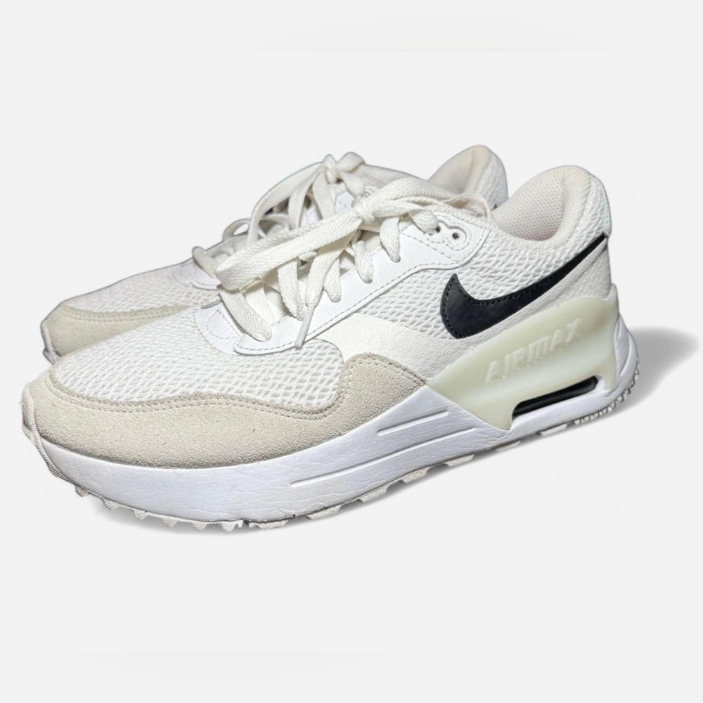 NIKE Air Max SYSTM Women's Shoes in White/Black Size 9